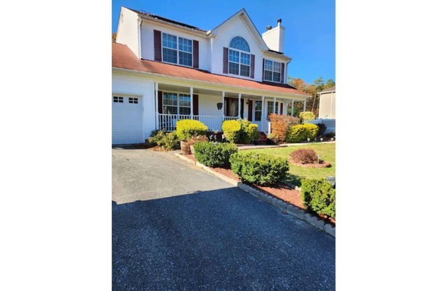 Private 2 bedroom basement w/ private entrance