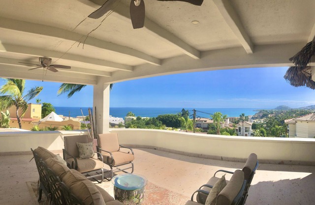 Private 2nd Floor Suite w/outdoor kitchen. Sweeping Ocean Views. Max. 2 people