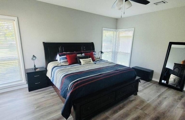 Private 3 Acre Retreat. Sleeps 8. Minutes from downtown and Belton Lake!