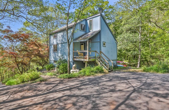 Bordering Mohonk Preserve- private 3-bedroom house with direct access to hiking