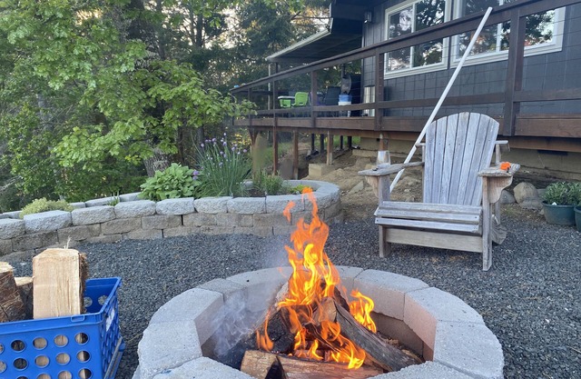 Private 3-bedroom lodge in Sutherlin with views, WiFi.