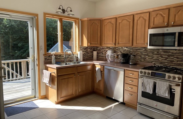 Private 4 bedroom home 3 acres 20 mins to Saratoga