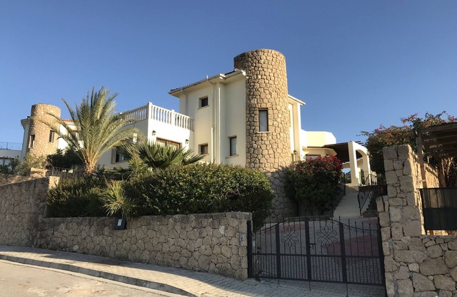 Private 3 bedroom villa in Bahceli with private pool and stunning views