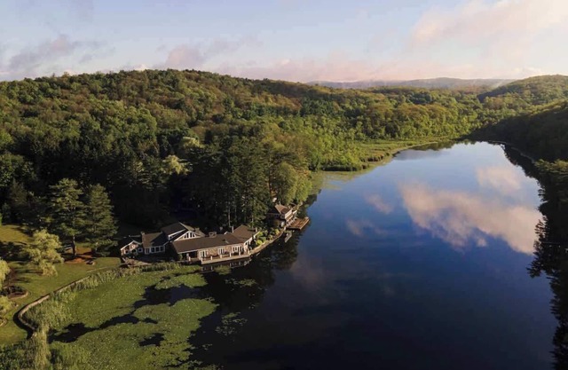 BLCK Creek - 37 Acre Private Lake, two Cottages , two houses and 11 bedrooms