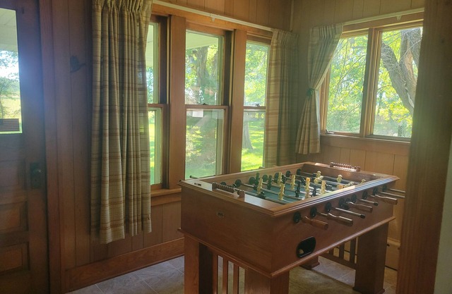 Private, 4-bedroom country house in Chelsea. Located on the Iowa River.