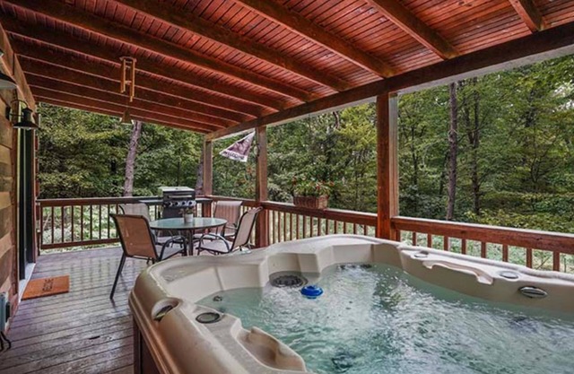 Mins from Waterfalls and Caves, Private 5 acres