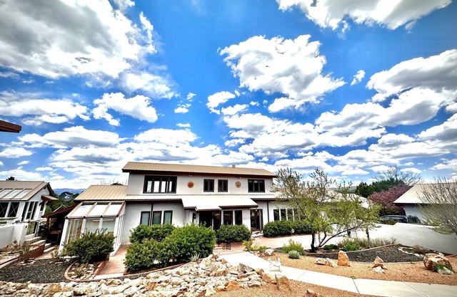 Private 5 BDR Pet Friendly Mountain Villa w/ Jacuzzi minutes from Santa Fe
