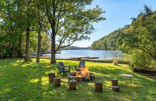 Private 5 bedroom lake front residence