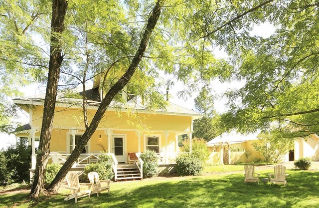 Private 800 + Acre Historic Ranch - 2 Häuser zwischen Weinbergen, Scheune und Aussicht!