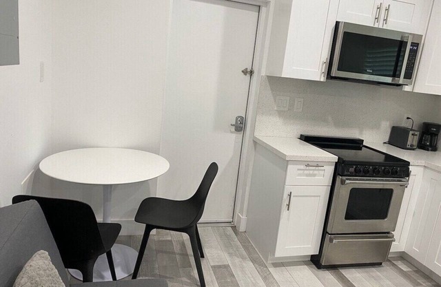 Private Access Full Size Studio Close to Hollywood Beach