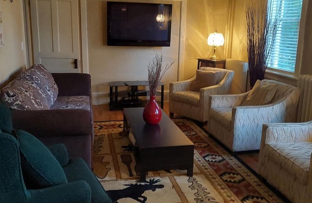 Private accommodation (vocational rental) The Library Guesthouse- Calabogie.