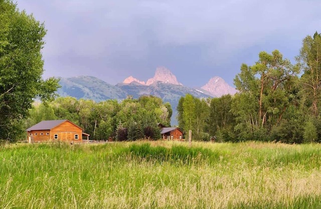Private Acreage - Teton Meadow Grand View Cabin