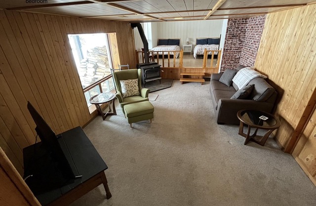 Private all season cottage on the majestic Madawaska River!