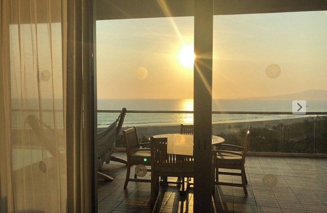 Private and exclusive Grand Luxxe Villa (2.5 bdrms) - books weekly