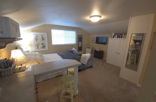 PRIVATE and PEACEFUL living unit, with a view of Mt. Rainier. Close to downtown.