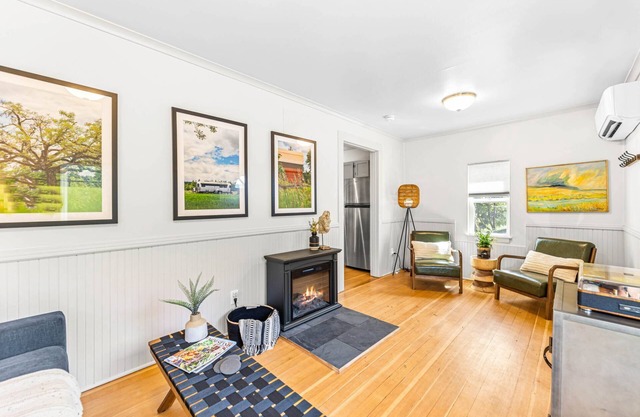 Private and Quiet Couples Escape, New Construction, Décor, and Furnishings, Gorgeous Deck & BBQ