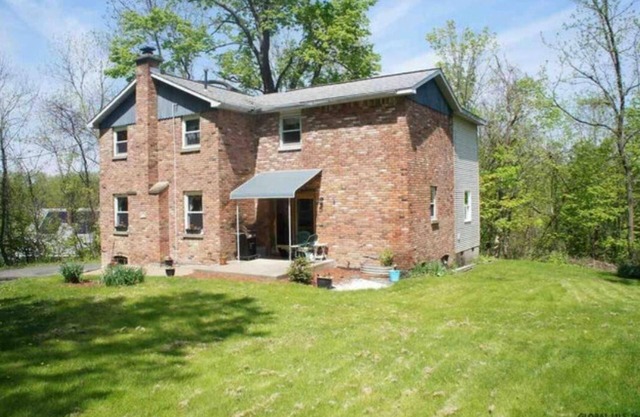 Private and Serene Brick Hilltop Home, Large Yard Close to State Park and Albany