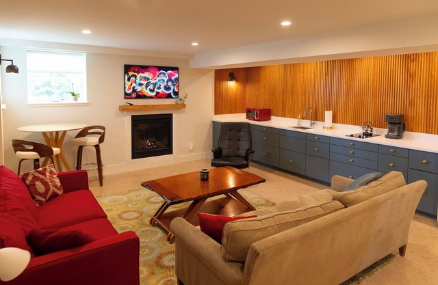 Private Apartment in Third Cliff Scituate Home ...Walk to Beach.... Pet Friendly