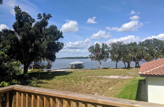 Private apartment overlooking magnificent Lake June