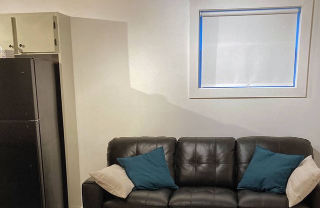 Private Apt. Queen Bed, Great Location