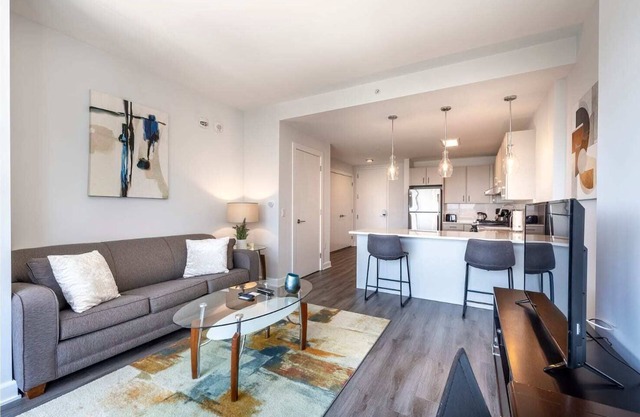 Private Apt with Gym Pool