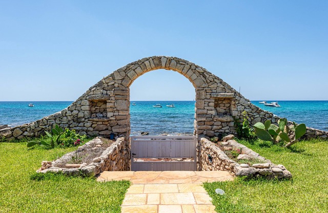 Private beach access villa w/heated pool &jacuzzi