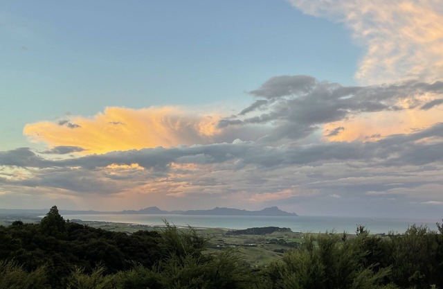 Private Bach with massive views in Waipu 1.5hrs from Auckland