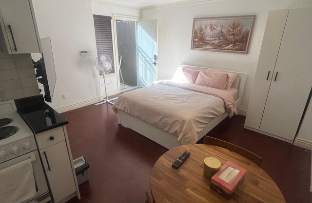 Private bachelor suite Vancouver