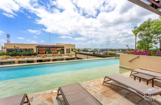 Private Balcony | Rooftop Pool | Gym | Near 5th