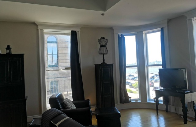 Private balcony with harbour view 2nd floor.