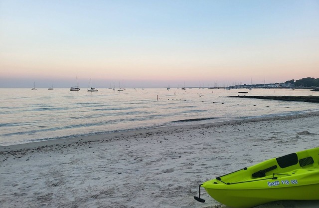 PRIVATE BEACH: A PALACE IN PARADISE @ NIANTIC W/ 6 QUEENS 1 TWIN BED
