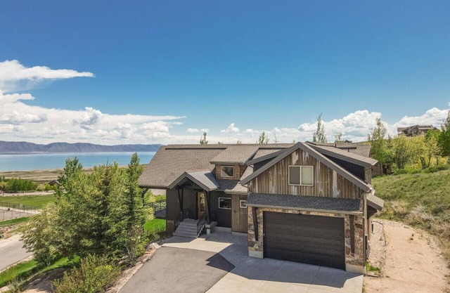 Private Beach Access! Nearby Swimming Pool, Hot Tub, Tennis and More!