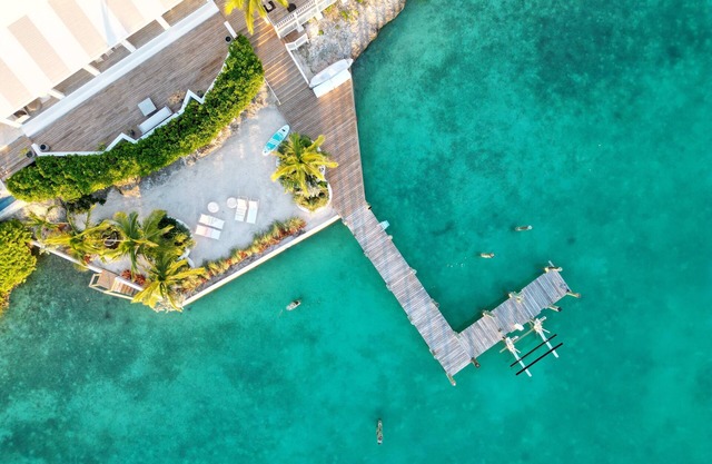 Private Beach And Dock. Coconut Shy Cottage - A Waterfront Private Residence