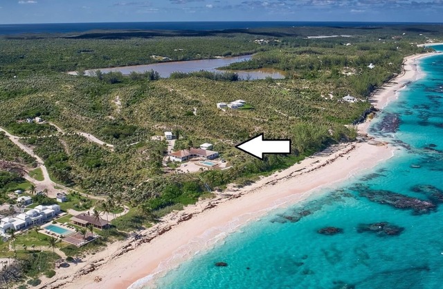 Private Beachfront Estate auf 25 Acres w / Pool, zu Restaurant / Bar gehen