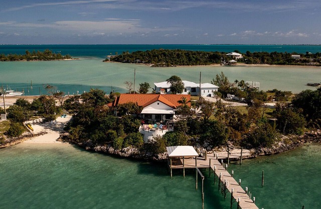 Private Beach, Dock, and Great Views!