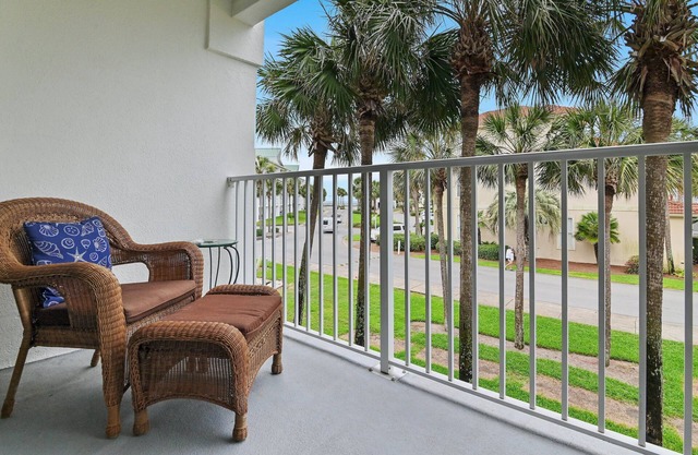 NEW! Pet-Friendly, Private Beach, 2 Pools & Free Beach Setup - Maravilla 4205