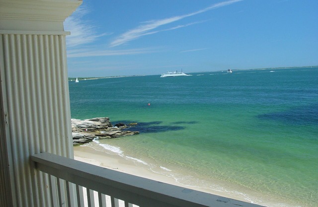 Private Beach Front Spacious 6-bedroom New England home on Long Island Sound
