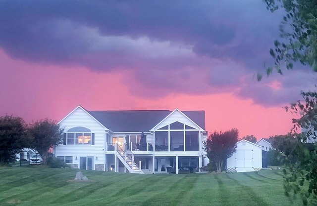 Private beach, hot tub, 2 kitchens, 2 laundry rooms, game room, dock, firepit