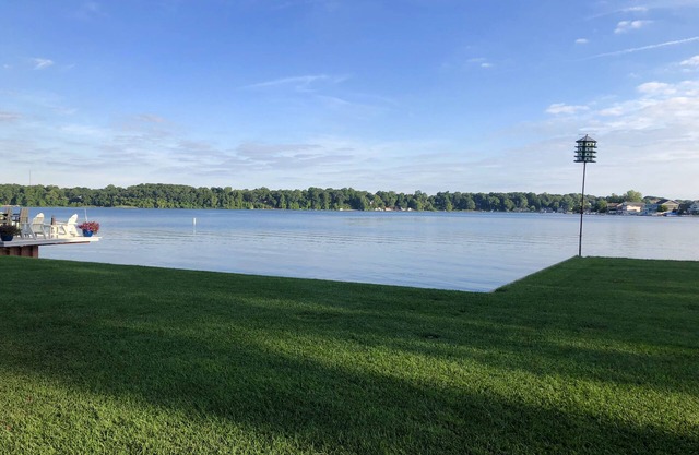 Privatstrand, Seeseite, geräumiger Hof mit Dock. Machen Sie Erinnerungen am See!
