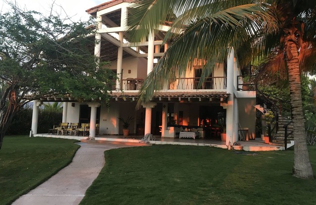 Privatstrand zu Hause. Renommierte Surfdestination. Playa la Saladita.