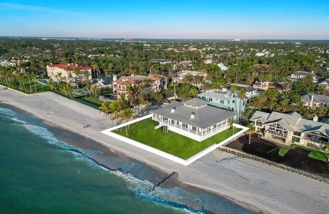 Private Beach Oceanfront Mansion in Luxurious Naples Spacious 5-bedroom Palms