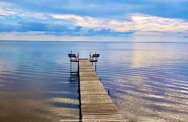 Private Beach on Lake Sleeps 17: Two Cabins