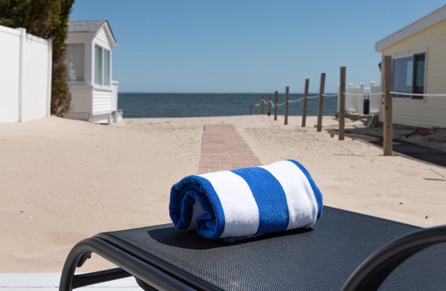 PRIVATE BEACH: ROYAL OCEANVIEW CASTLE @ CLINTON W/ 4 QUEENS 2 FULL