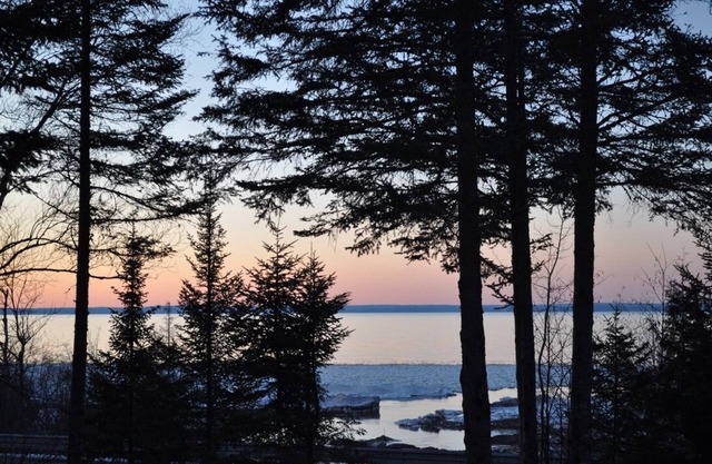 Private Beach, Ski, Snowshoe and Sauna at Superior Shores
