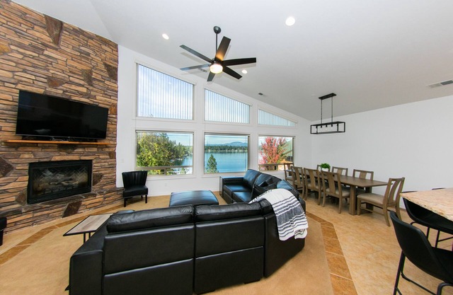 Private beautiful lake home 2 car garage w/dock & kayak access-3 miles to town!