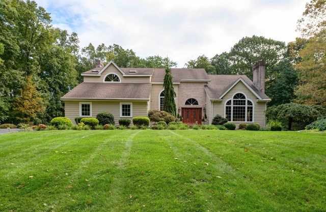 Private, beautiful, luxurious large house, close to Yale. Ideal for 8 people