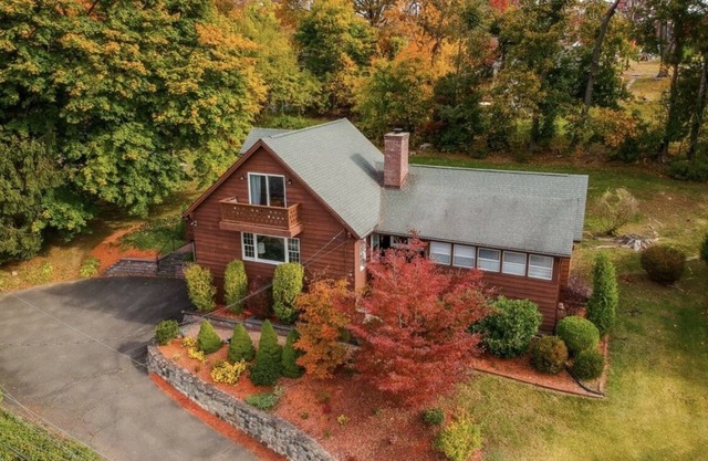 Private Beautiful Home - Family Friendly - 1 min. Walk to Candlewood Lake