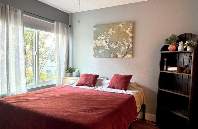 Private Bed and Bath in peaceful townhome near Loma Linda University