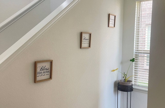 Private bedroom 30 minutes from downtown Vee’s home away from home