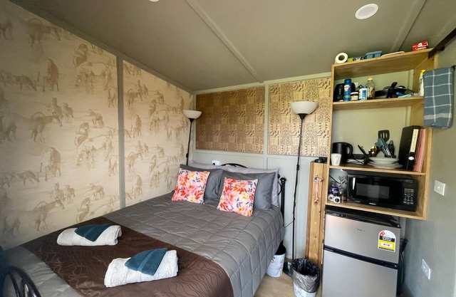 Private Bush Hut Wi